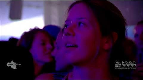 SFB, Ronnie Flex, Lil Kleine & Bokoesam - Investeren in de Liefde (live op Lowlands 2015)