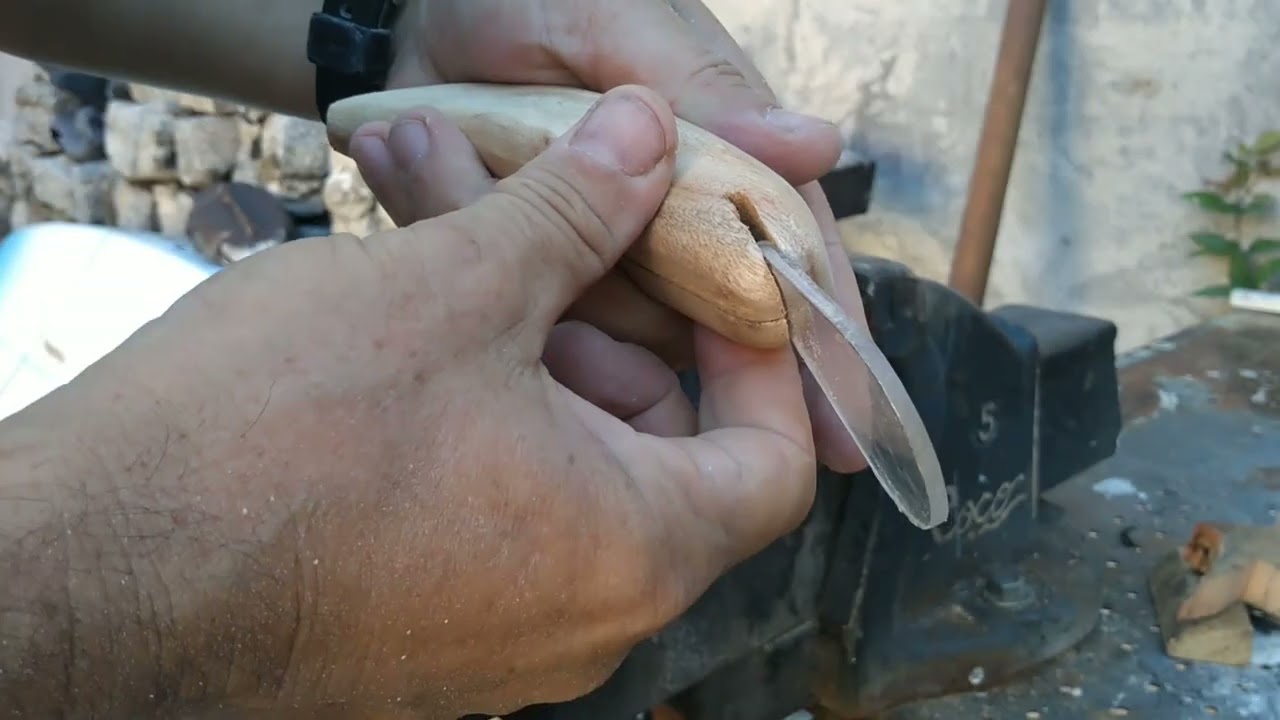 Primera parte de la fabricación de un señuelo tipo banana xxl ideal para pescar en la ZONA concordia