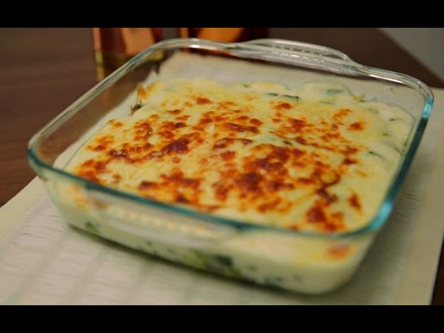 ABOBRINHA GRATINADA COM QUEIJO: RECEITA