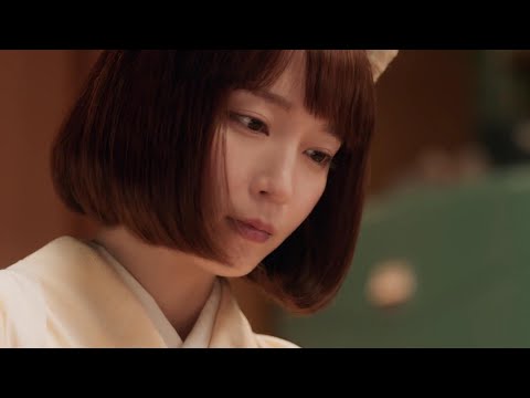 どんきつねがチキンラーメンの男のメガネをぶち投げる…吉岡里帆・日清のどん兵衛CM