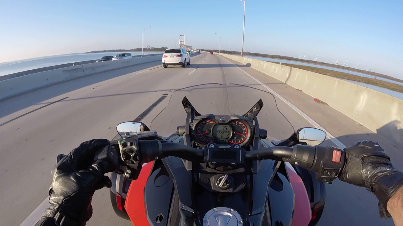 A little rYde over the Dames Point Bridge on my SpYder F3-S. 24 Dec '16.