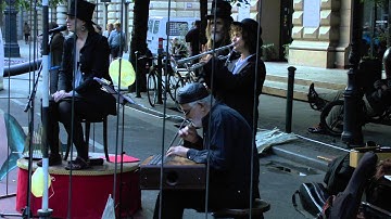 Hólyagcirkusz / Andrássy 20130922  | Array mbira