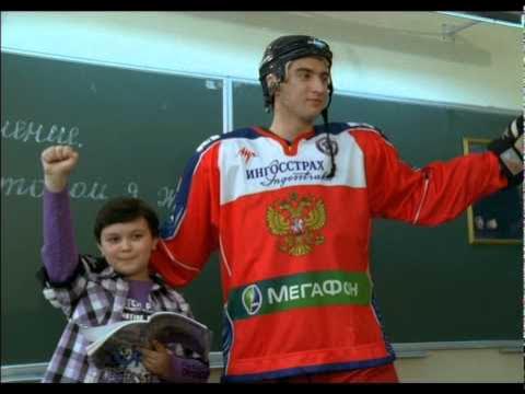 Қыз бөтелкемен мастурбация жасап жатыр