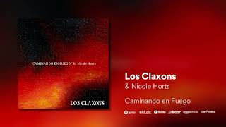 Video thumbnail of "Los Claxons ft. Nicole Horts - Caminando en Fuego"