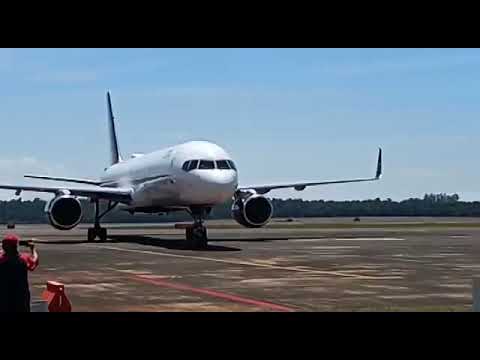 Avião da NatGeo chega à Foz