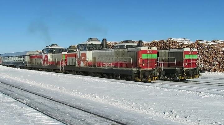 Finland: Kolari, two VR class Dr16 diesel locos shunt coaches to form a sleeper train to Helsinki