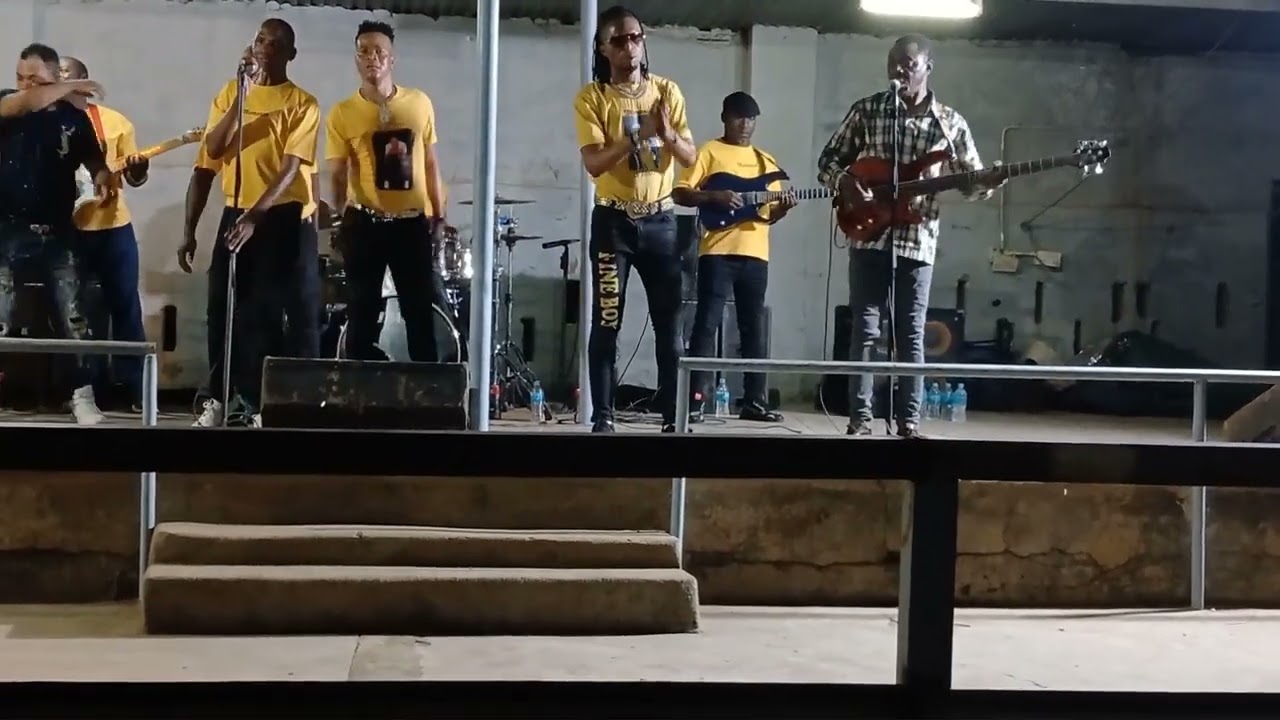 Macheso - Mwana waMai vangu live @ Checheche/KujoNight Club