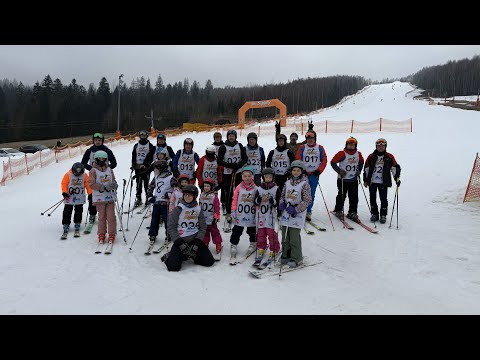 Szusowali na nartach