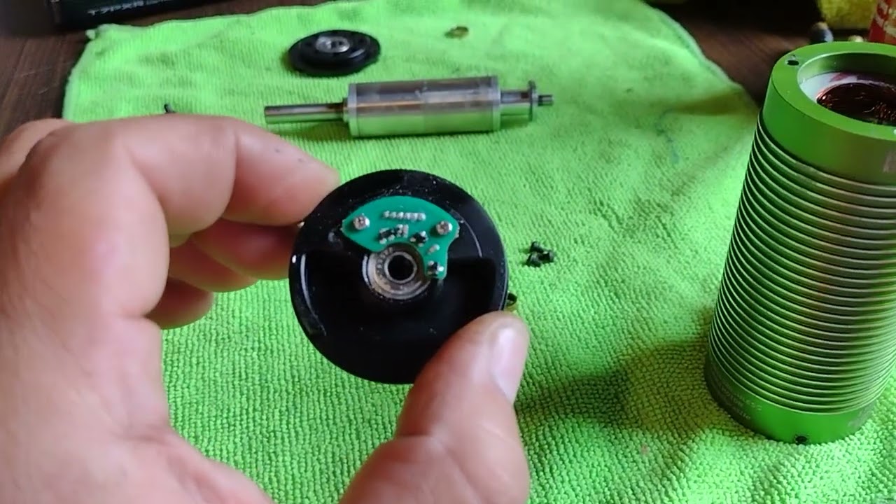 How to clean and maintain any RC motor ! castle 1721 2400kv maintenance