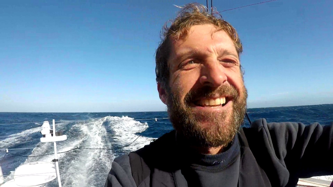 J45 : Eric Bellion franchit le Cap Leeuwin en musique / Vendée Globe