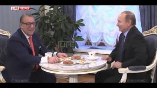 Путин и Хазанов обменялись подарками во время чаепития в Кремле