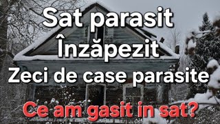 Sat parasit / înghețat în timp/ zăpada acoperă casele abandonate.