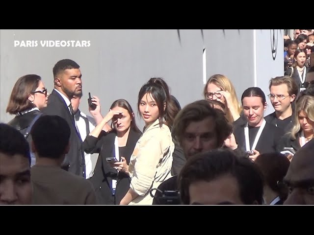 230306 HYEIN- LOUIS VUITTON Women's F/W 2023-'24 Fashion Show at Paris  Fashion Week