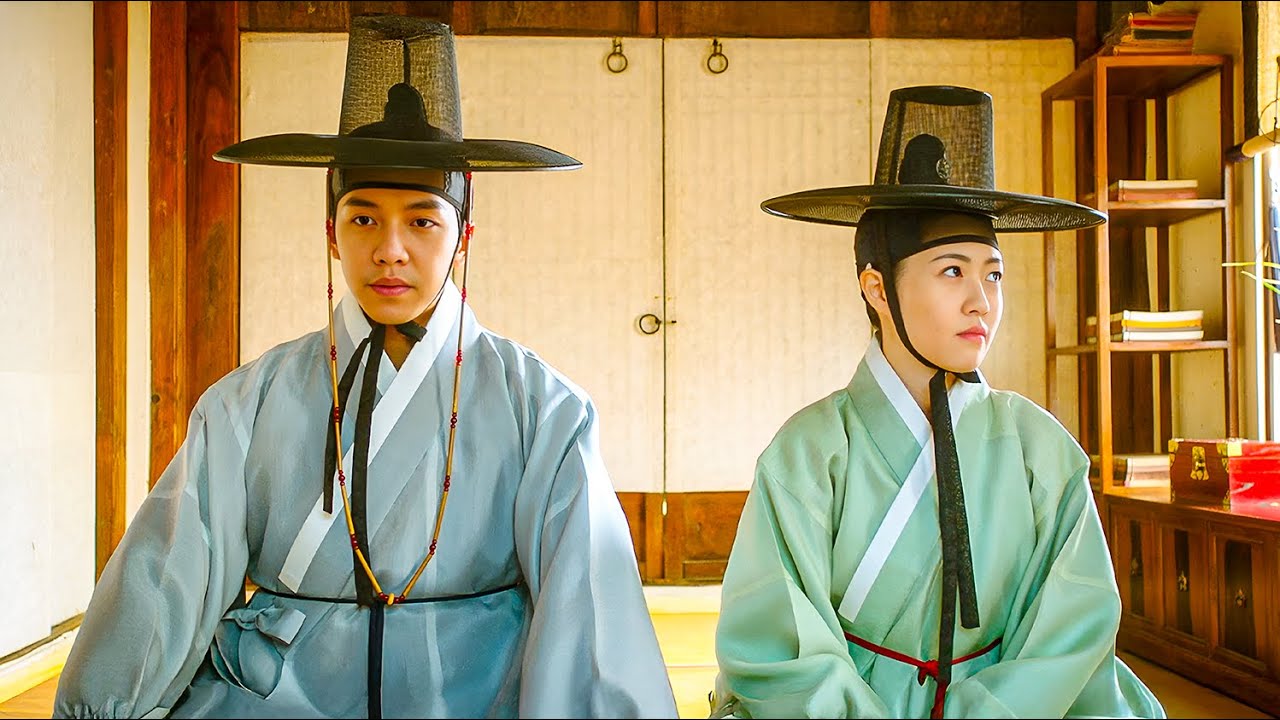 بنت منحوسه أبوها الملك قرر يعمل مسابقه للشباب ويجوزها عشان المطر ينزل فخرجت تشوف العرسان أتخطفت ملخص