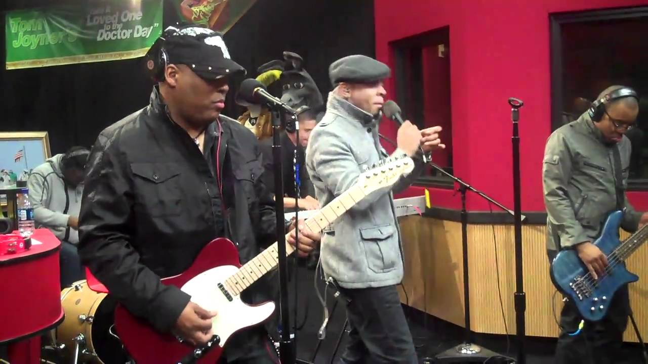 Mint Condition perform Caught My Eye & U Send Me Swingin' live from the Red Velvet Cake studio.