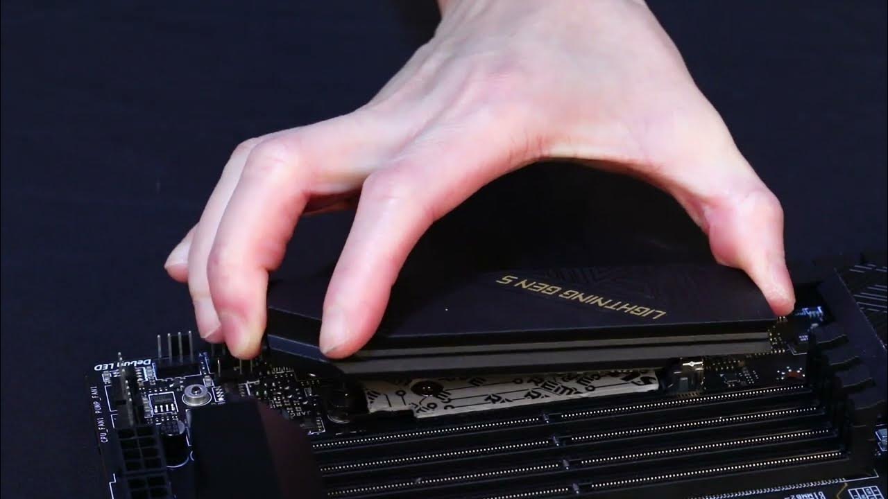 MSI® HOW TO Use Screwless M.2 Shield Frozr Heatsink - YouTube