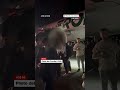 Un avión atropella a una persona que caminaba por la pista del aeropuerto