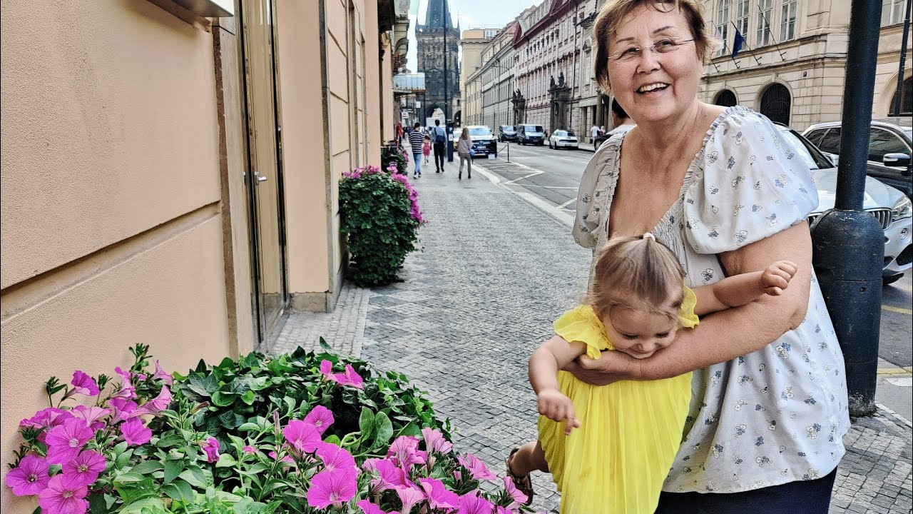 Ох , уж эта бабушка Тома ! Что мы будем делать ? Как в Чехии моют стены ...