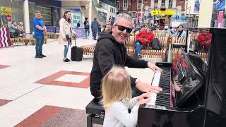Little Girl Hears Beethoven On The Piano For The First Time Resimi