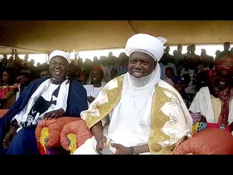 Kalli yadda wani bawan Allah ya sanya sarkin kabin argungu dariya