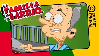 La Canción Para El Abuelo | La Familia Del Barrio | Comedy Central LA