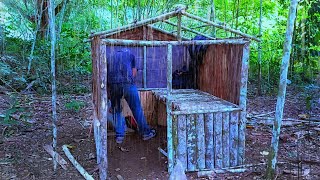 camping heavy rain||build a shelter with a safe bark fireplace sleep well asmr
