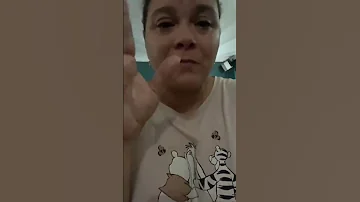 الجزائر شاهد زوجة الحاج لخضر الممثلة نسرين زروقي تبكي بحرقة بعد وفاة الفنان رمضاني رحمه الله 