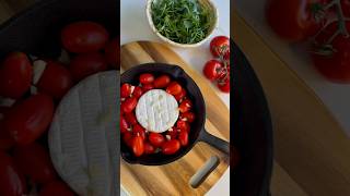 100% Chance I’ll be making this again and again. Viral Baked Brie🤌#easyrecipe #appetizer