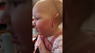 L Oreille De Bebe Est Restee Collee Forum