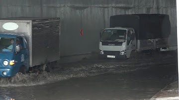 TP Hồ Chí Minh mưa lớn ngập hầm chui Mỹ Thủy