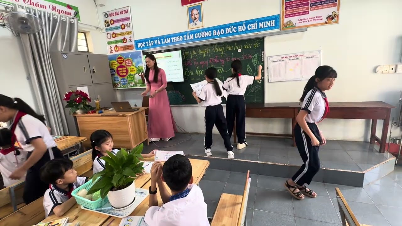 HĐTN STem lớp 4B Bình tưới nước nhỏ giọt