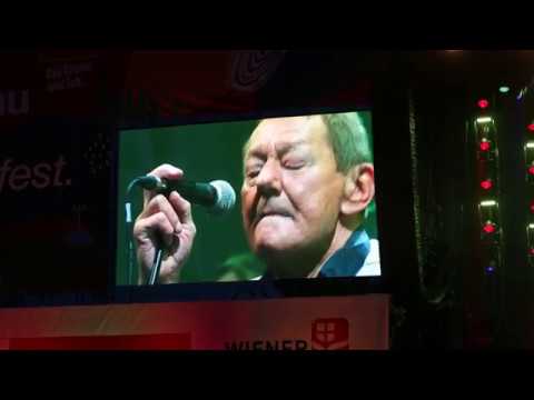Wolfgang Ambros Hoit do is a Spoit Live - YouTube