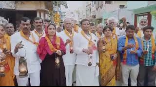 AP1News:  తెదేపా ఆధ్వర్యంలో  లాంతర్లుతో ప్రదర్శన చేపట్టారు. పెచిన కరెంట్ చార్జీలను వెంటనే  తగించాలి