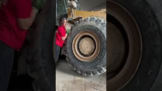 Wheel Loader Puncture Tire Replacement!