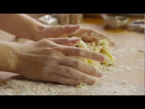 Video: How To Make A Cookie Roll?