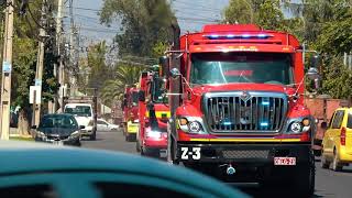 bomberos rumbo a incendio forestal en puente alto.