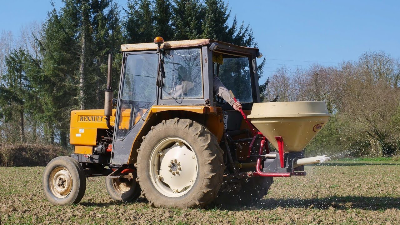 Épandage d'engrais sur blé à l'ancienne | RENAULT 461 | VICON