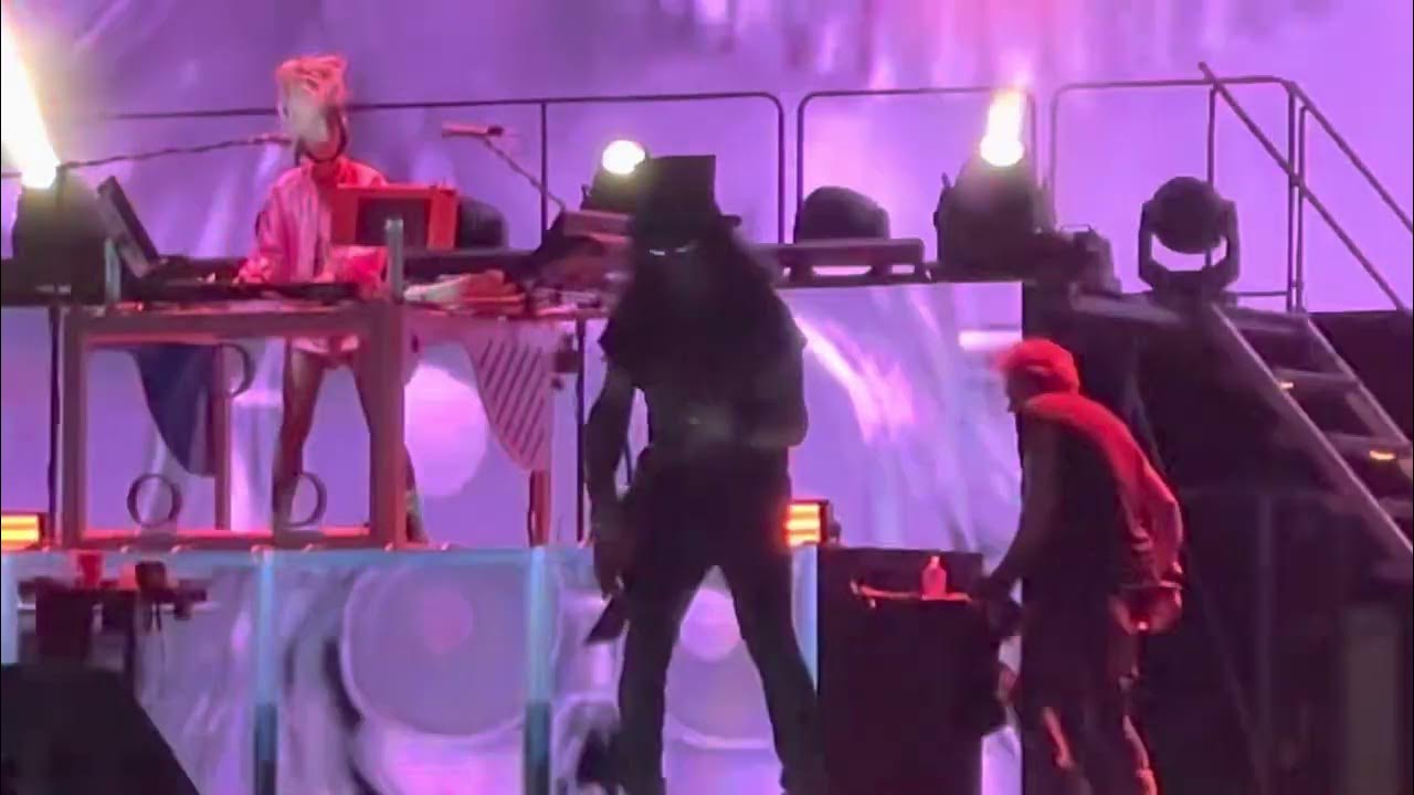 Guns N Roses Live in Melbourne You could be mine (including restart