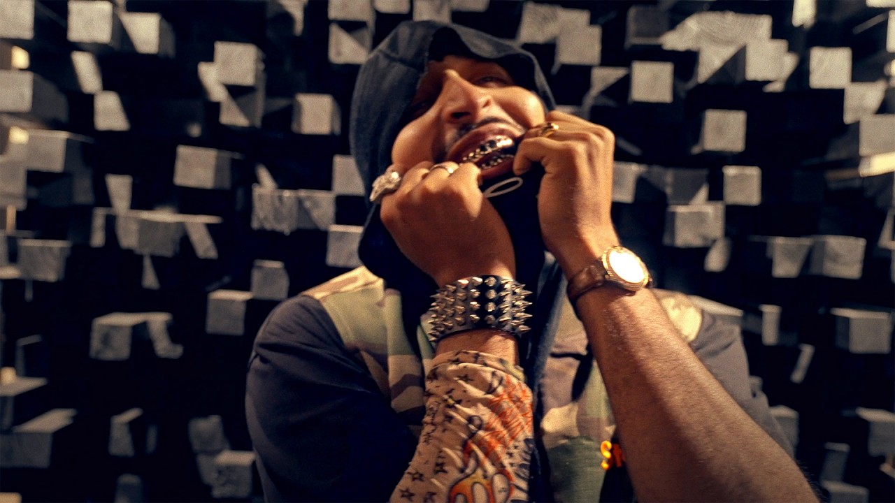 Guarda DaBenz - LAHASH (Official Music Video) su YouTube Guarda DaBenz - LAHASH (Official Music Video) su YouTube