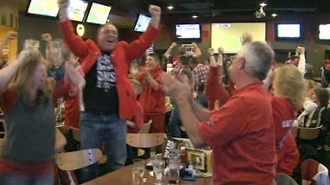 Buffalo Wild Wings: Hot wings, mild stock