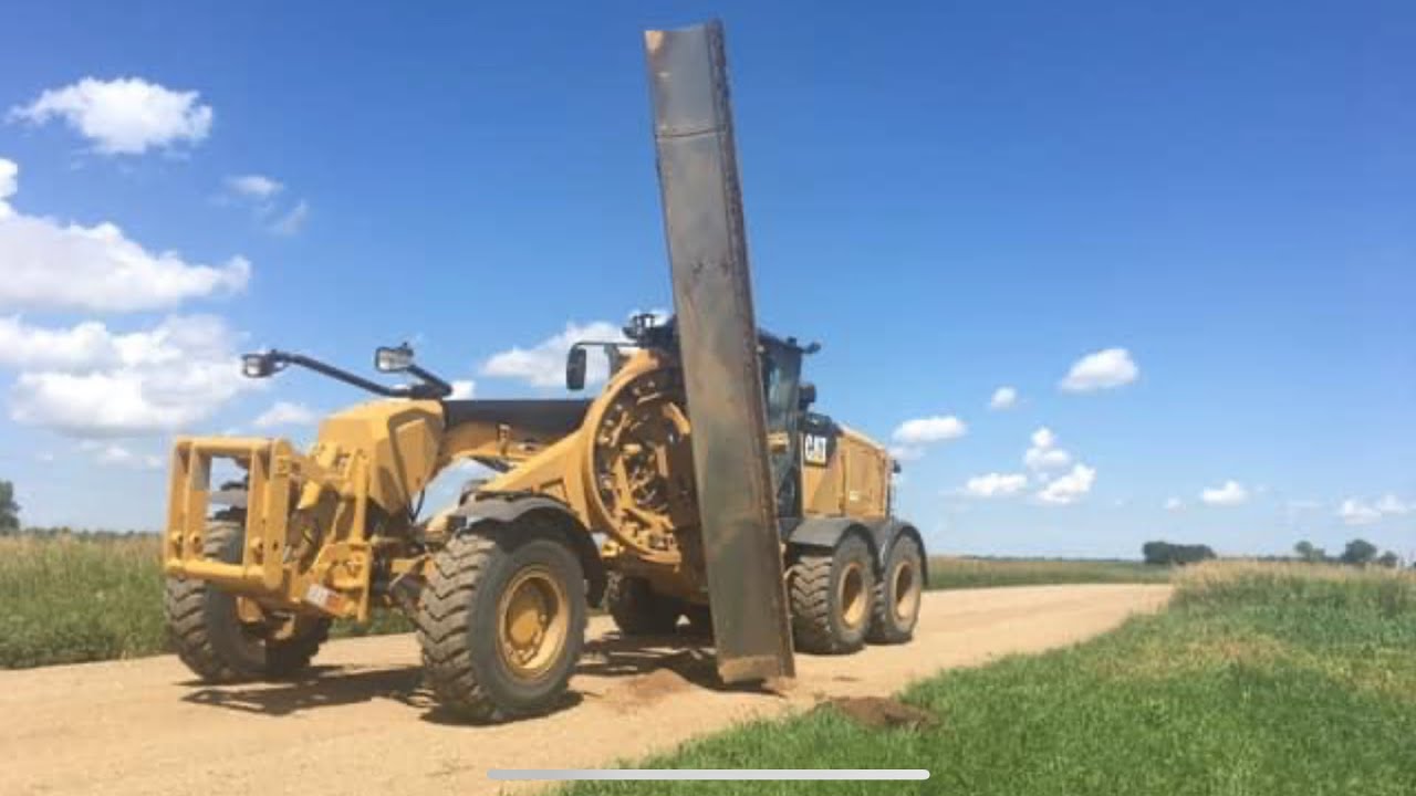 Cat 140M3 pulling shoulders. - YouTube