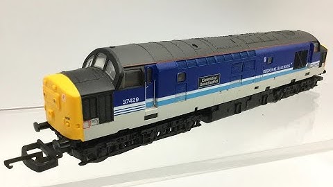 Lima British Regional Railways Class 37 Diesel Locomotive w/Class 117306 DMU Regional 3 Car Set