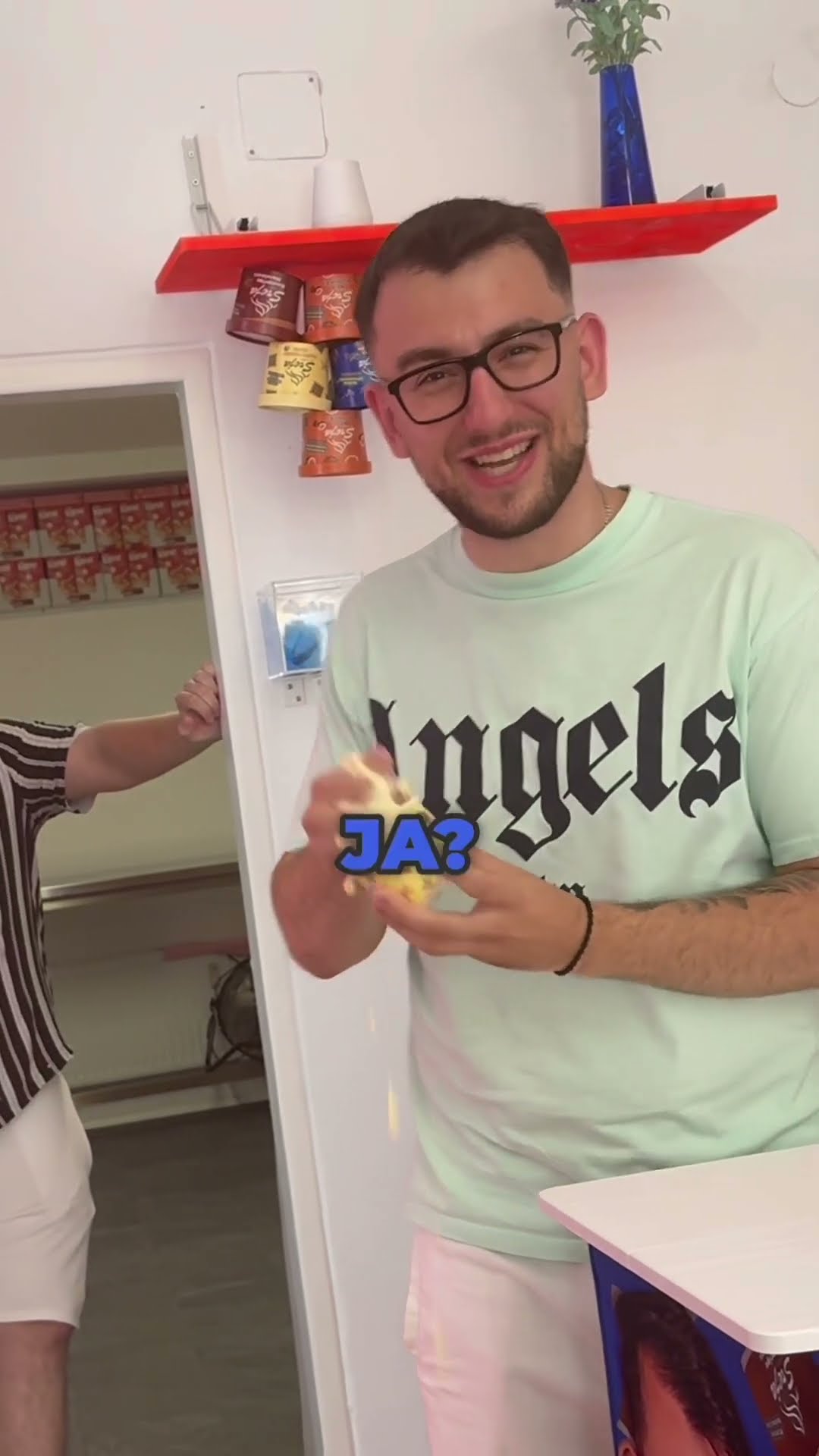 Sie wollte unbedingt ein Haselnuss Eis von Sreja ICE 😅🥹 #eis - YouTube