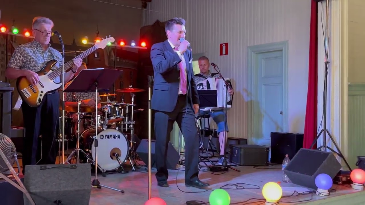 Juha Hautaluoma & Tähtivyö LIVE - Väliaikainen