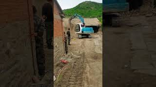 Shingled Old House Demolition Process- Good Tools And Machinery Make Work Easy