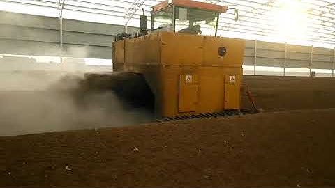 How Does the Crawler Type Compost Turner Work for Large Scale Manure Fermentation?