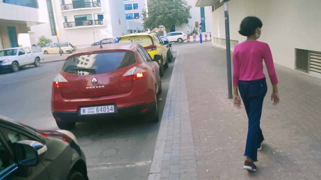 Desolate afternoon streets of Dubai and search for pigeons on the street (A Kid's Perspective)