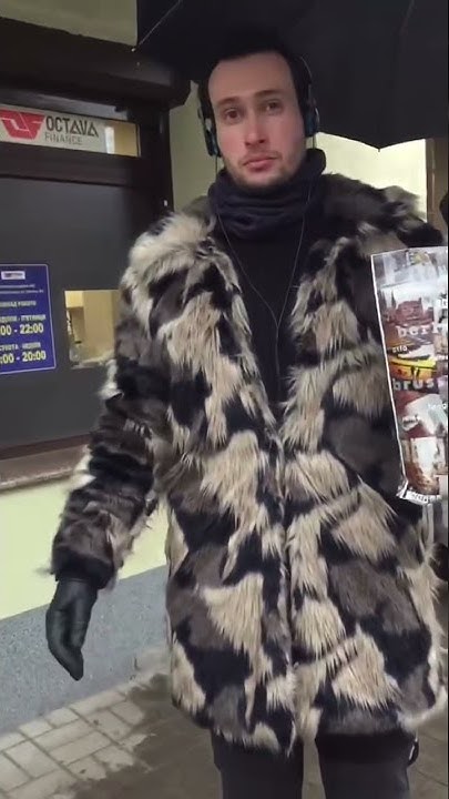 Мужик в женской шубе 😬 #shorts #prank - YouTube