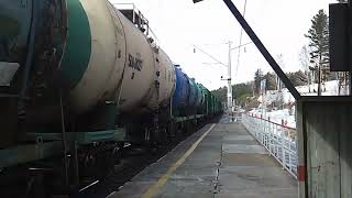 Электровоз ВЛ85-161 с грузовым поездом проезжает о.п.Заречье.
