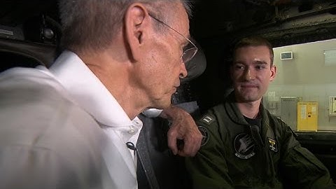 Dramatic video shows Navy plane avoiding crash off aircraft carrier